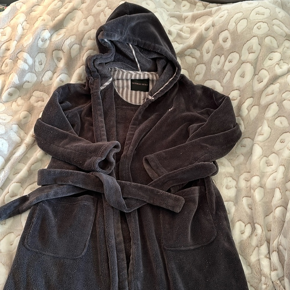 Victoria secret mid length plush robe size small